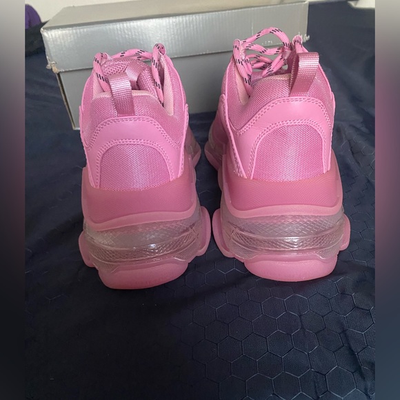 Selling my girlfriends balenciaga triple s size 38 only worn a few times - Picture 5 of 7